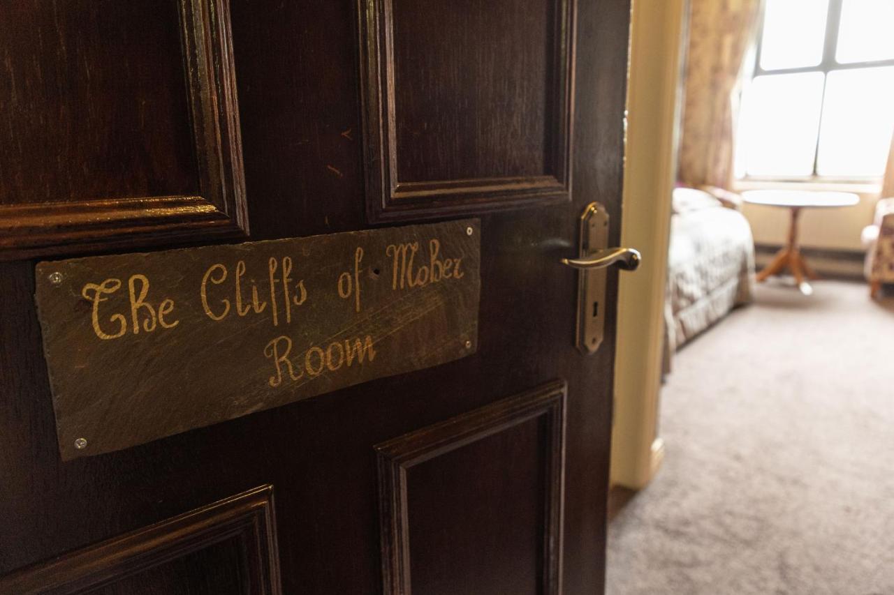 Ballinalacken Castle Country House Hotel Дулин Екстериор снимка