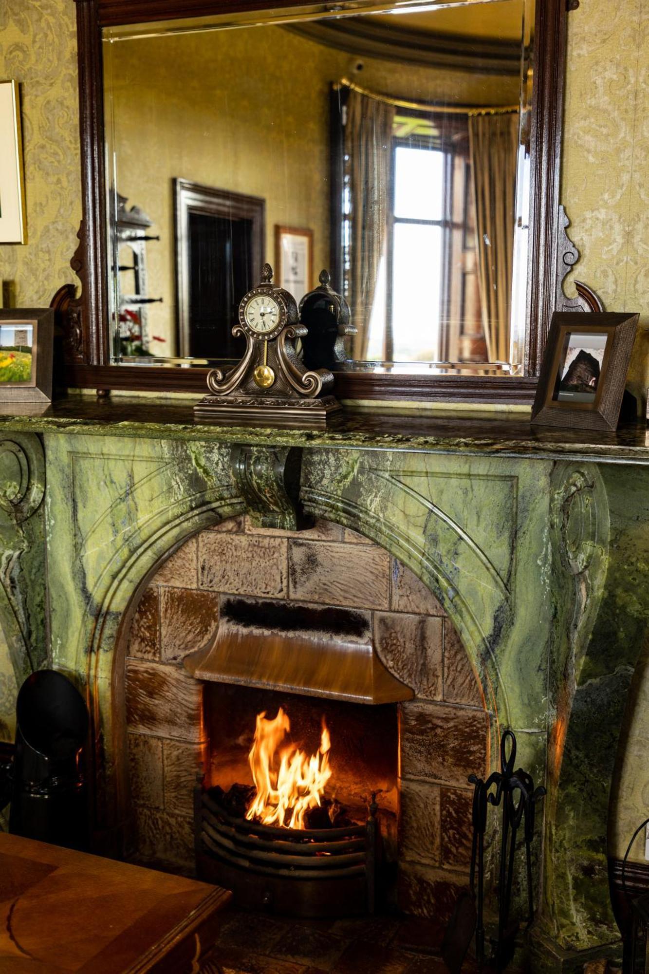 Ballinalacken Castle Country House Hotel Дулин Екстериор снимка